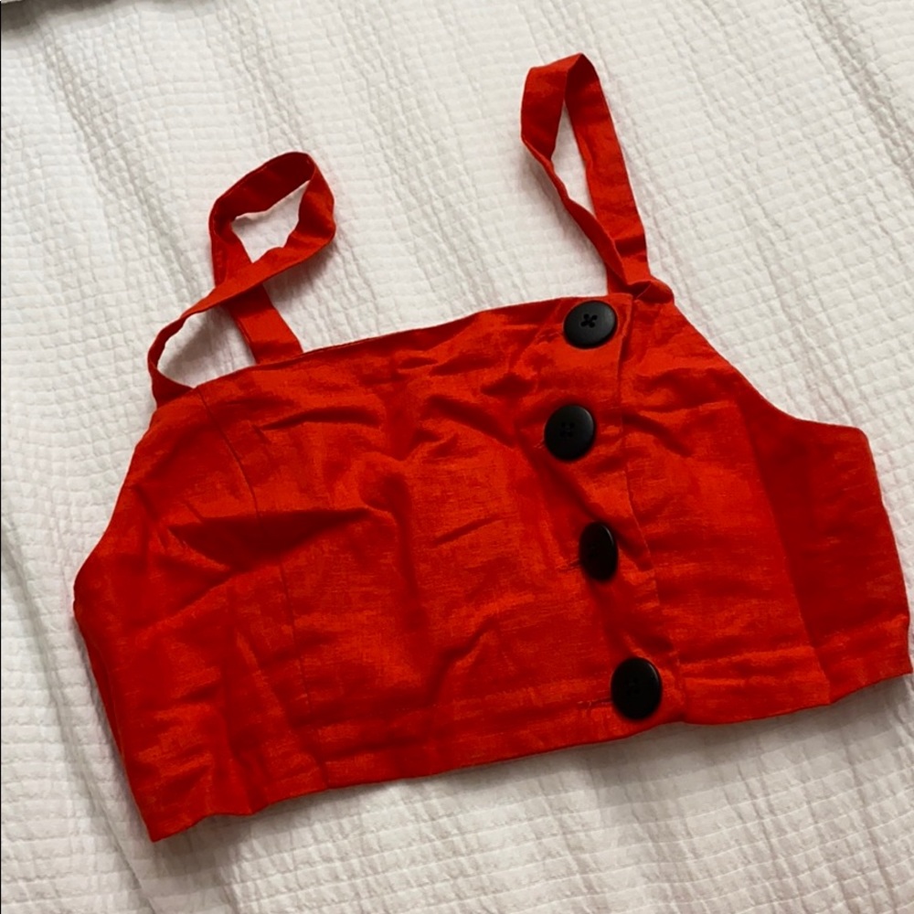 Crop top. - Picture 2 of 4